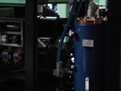 Каков принцип работы масляного запорного клапана воздушного компрессора?