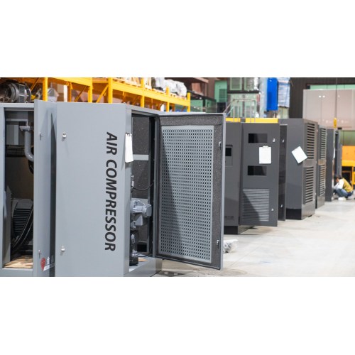 How is loading and unloading done in screw compressors?