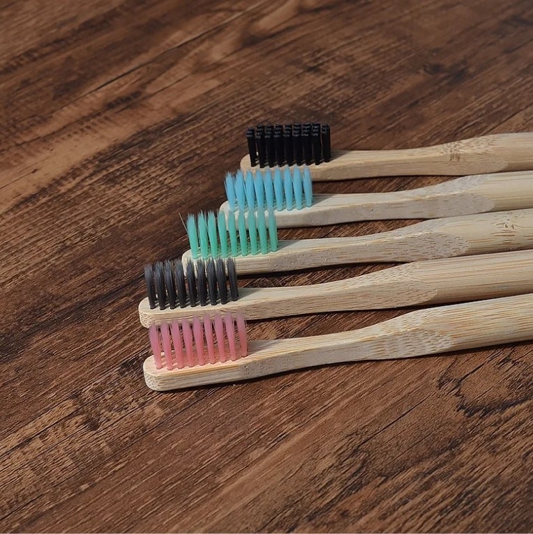 5 Reasons Why Bamboo Toothbrushes Beat Plastic Toothbrushes