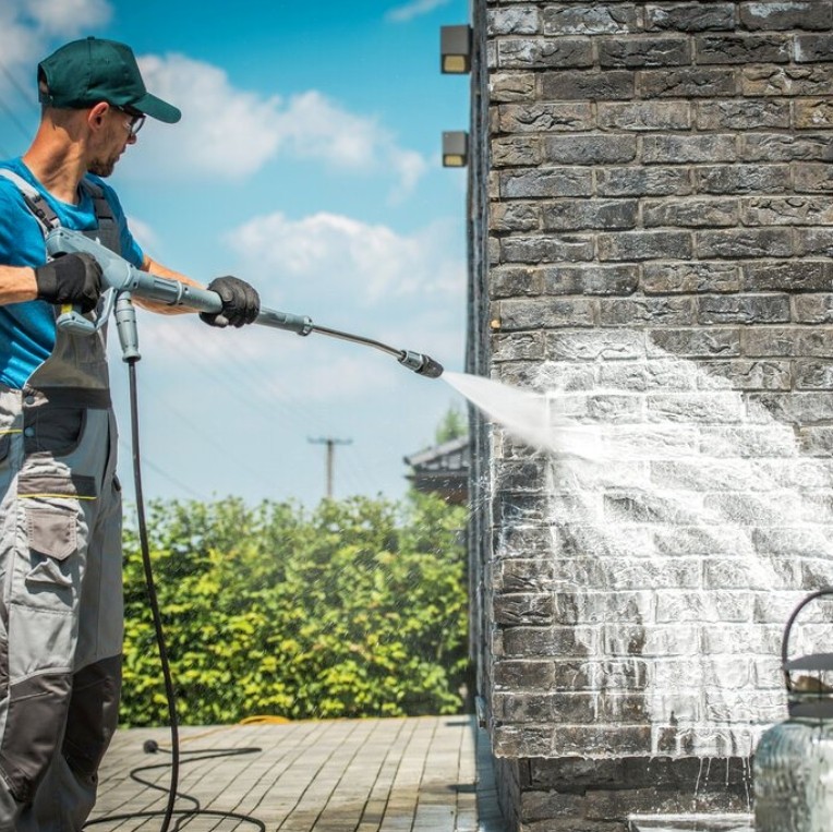 The Ultimate Guide to Pressure Washer Accessories: Choosing the Right Nozzle and Hose