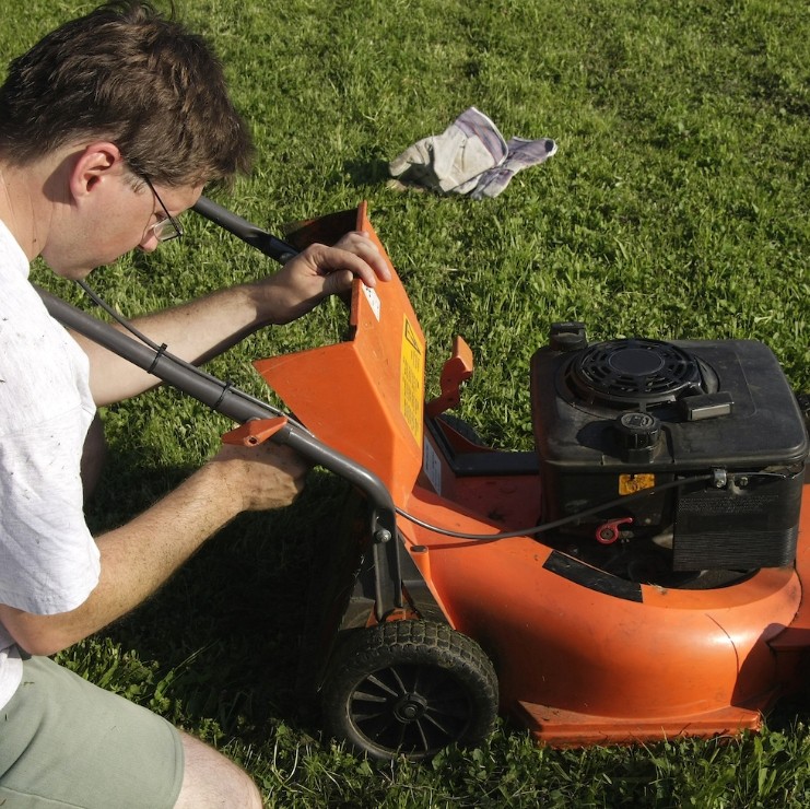 How to Change Lawn Mower Spark Plug?