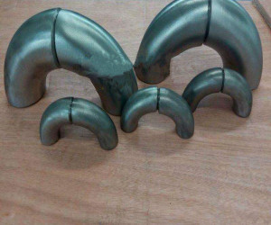 What preparations should be done before welding zirconium pipe fittings?