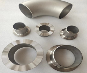 Titanium pipe fitting