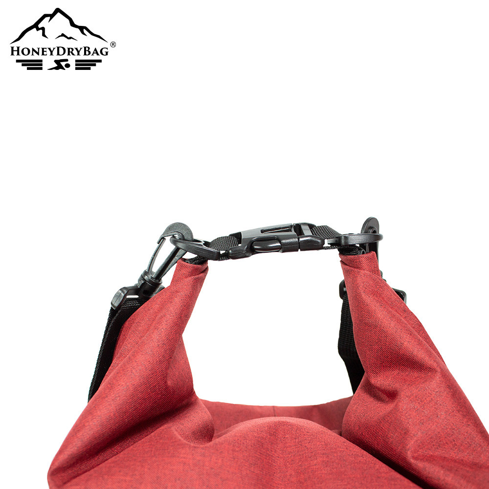 The strong buckle is incredibly durable and prevents the dry bag from accidentally opening.