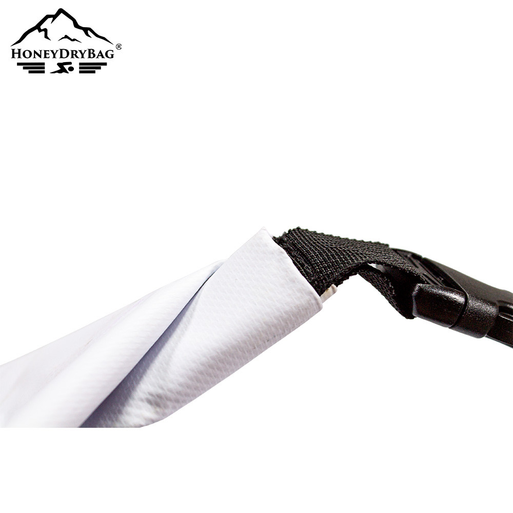 The strong buckle is incredibly durable and prevents the dry bag from accidentally opening.