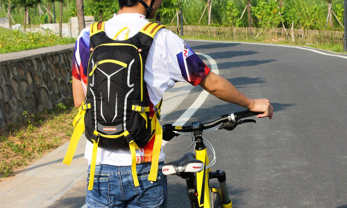 Outdoor Hydration Pack Showdown: How Honeydrybag Redefines Comfort and Convenience for Hiking