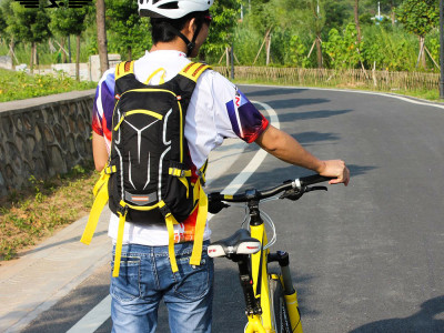 Outdoor Hydration Pack Showdown: How Honeydrybag Redefines Comfort and Convenience for Hiking