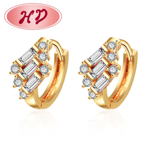 Bijoux en gros en ligne | Boucles d'oreilles créoles triples, classiques et éblouissantes, serties de zircones cubiques baguettes | Manchette cartilage, boucle d'oreille hypoallergénique en diamant, plaquée or 18 carats