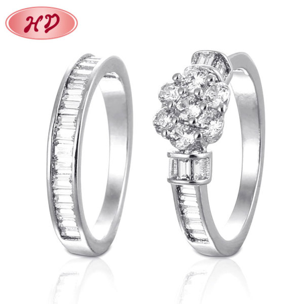 Bagues de couple en or blanc à sept pierres personnalisables | Breloques en oxyde de zirconium et diamants, fleur d'amour éternel | Bagues assorties pour mariage, fiançailles, anniversaire