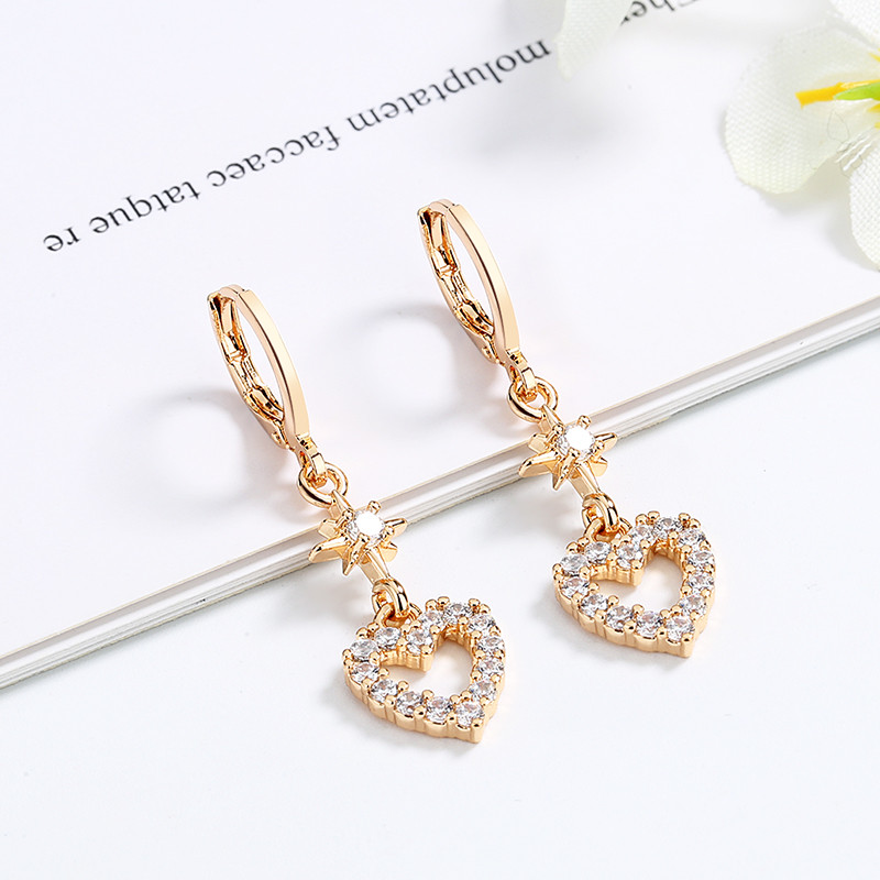 aretes con forma de corazón