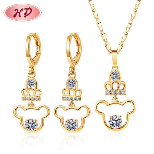 Conjunto de Joyas para Mujer al por Mayor | Conjuntos de aretes colgantes y collar con lindo oso con corona | Regalo de cumpleaños para mujeres y niñas con circonita cúbica AAA chapada en oro de 18 quilates