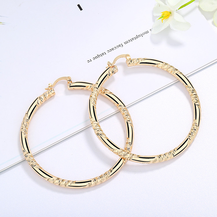 Twisted Carving Pattern Fashion Ear Hoops