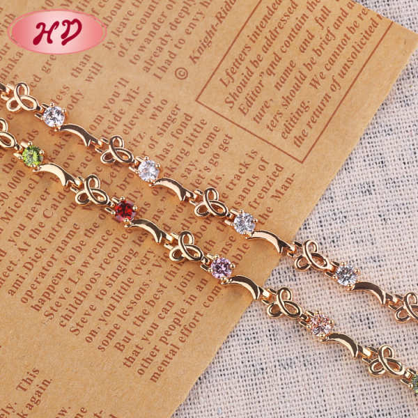 Pulseras a granel en China| CZ Moon Hollow Lovely Elegant Design para mujer | Pulseras de cadena chapadas en oro de 18 k con circonitas cúbicas de varios colores.