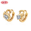 Joyería directa de fábrica | Iconic Swan Huggie Hoop Women Earrings|Distribuidor de joyas de cobre chapado en oro de 18 k