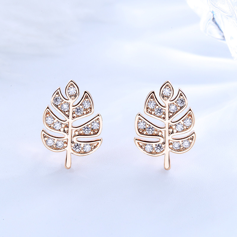 Leaf Stud Earring white 2