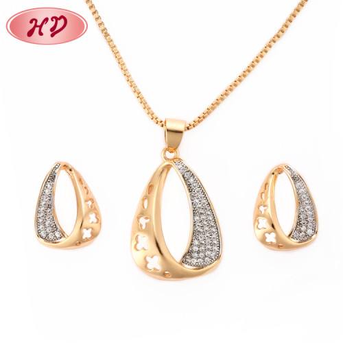 Collar minimalista y aretes Conjunto de joyería elegante Venta al por mayor| Diseño de lujo retro | Joyas de Mujer con Circonitas en Oro de 18k