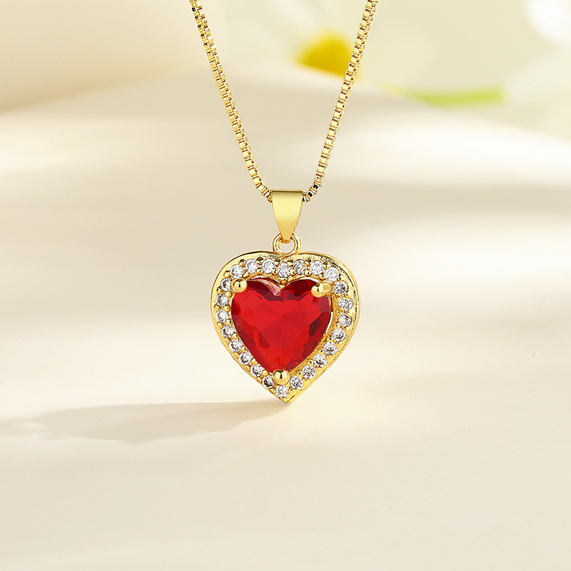 Glistening Elegance: Unveiling the 18k Gold-Plated Heart Necklace