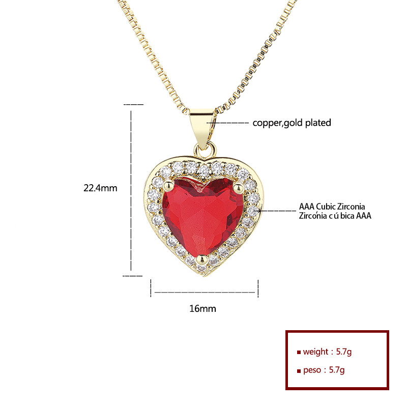 presentación del collar de corazón bañado en oro de 18 quilates