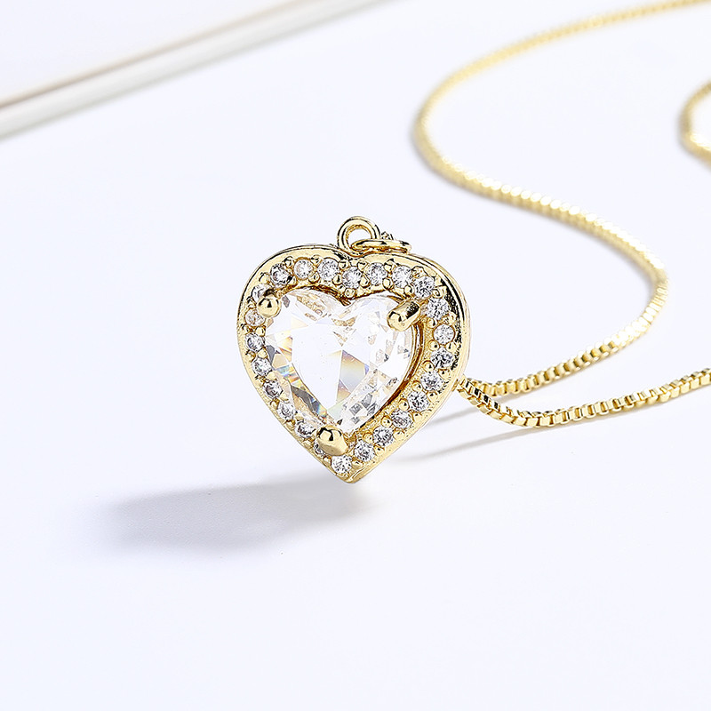 Glistening Elegance: Unveiling the 18k Gold-Plated Heart Necklace