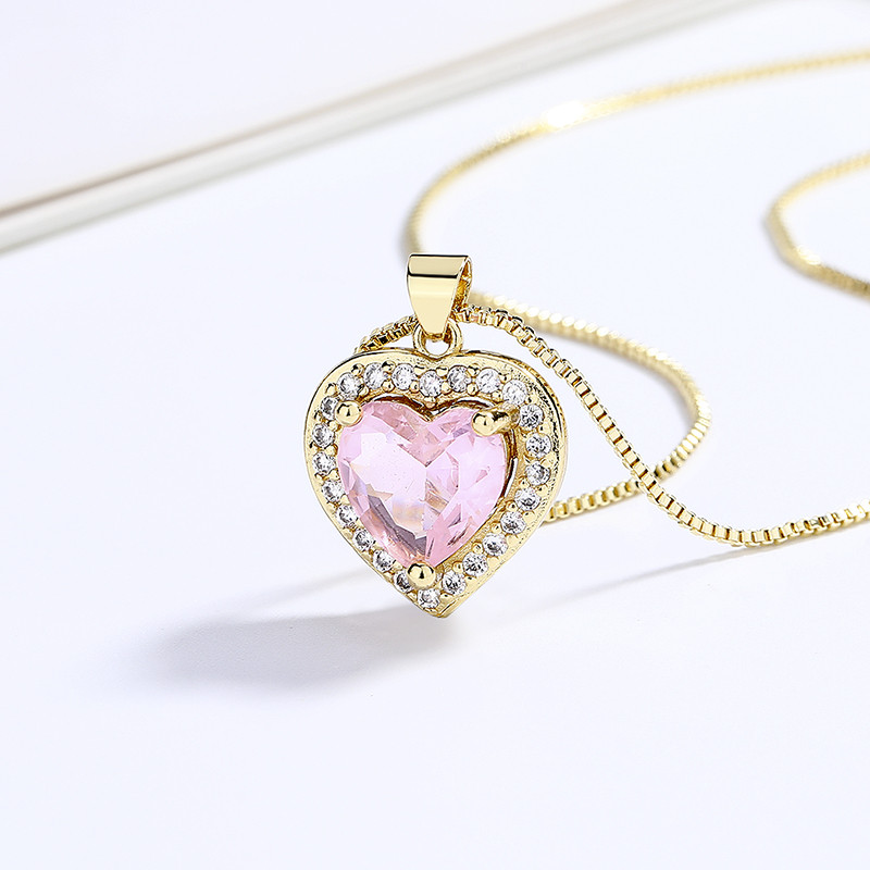 Glistening Elegance: Unveiling the 18k Gold-Plated Heart Necklace