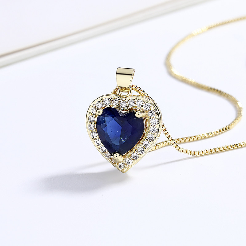 Glistening Elegance: Unveiling the 18k Gold-Plated Heart Necklace