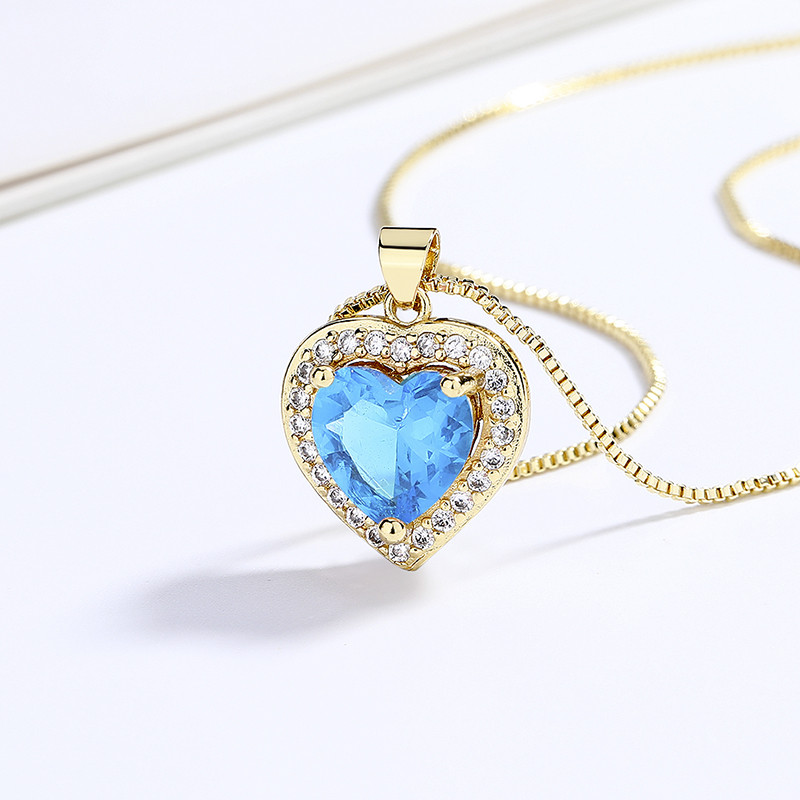 Glistening Elegance: Unveiling the 18k Gold-Plated Heart Necklace