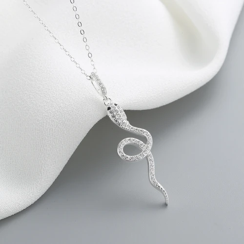 China Hd Jewelry Supplier Elegant Adjustable Snake with Zirconia Pendant in 925 Silver