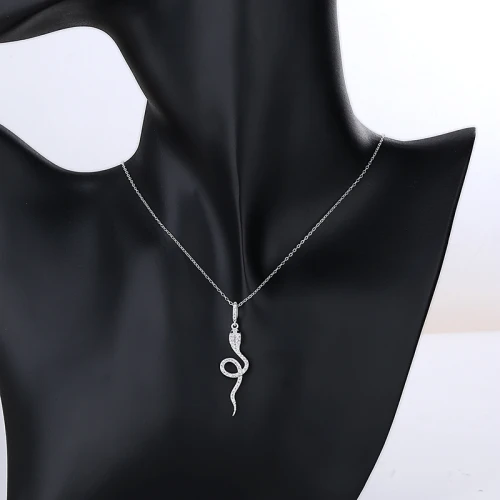 China Hd Jewelry Supplier Elegant Adjustable Snake with Zirconia Pendant in 925 Silver