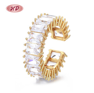 Joyería de moda al por mayor: elegante anillo chapado en oro con circonita cúbica Aaa blanca para mujer