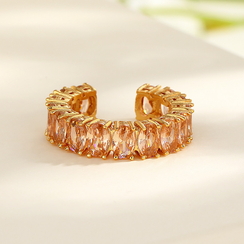 anillo de latón chapado en oro de 18 k con circón