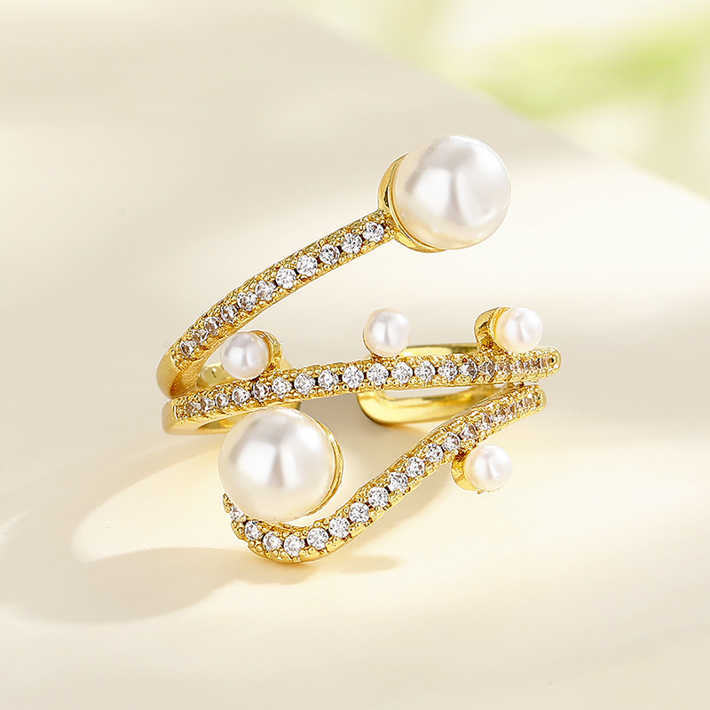 descubre la serie de anillos chapados en oro con circonitas y perlas