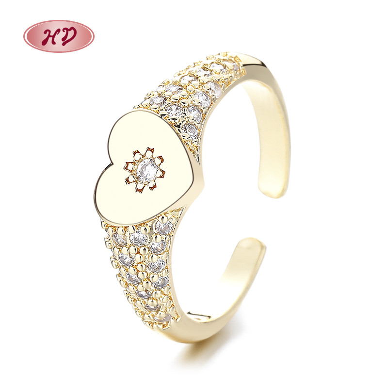 anillos chapados en oro con circonitas y flores en forma de corazón