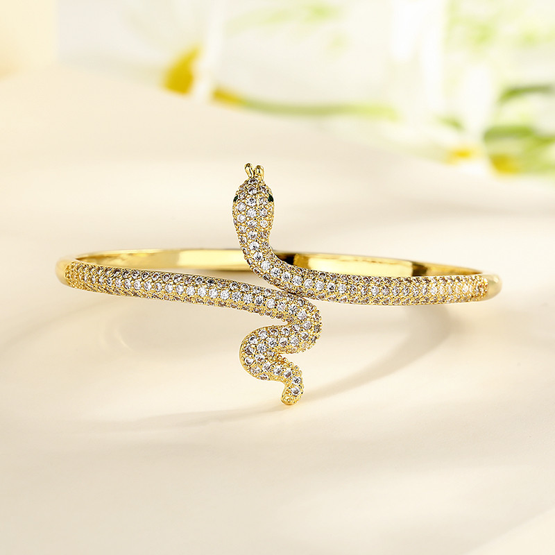 18K Gold-Plated Heart-Shaped Braided Bracelet