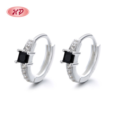 Accesorios HD al por mayor joyas de moda de alta calidad zircon negro huggie pendientes de plata esterlina
