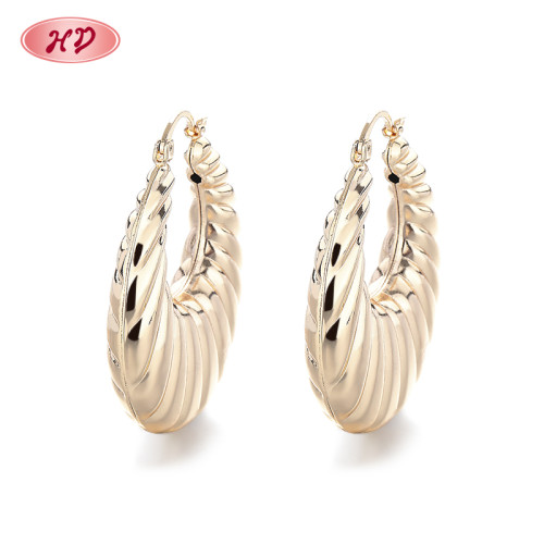 Precio al por mayor pendientes de Hoop para mujeres con textura de alta calidad chapados en oro 18k