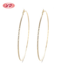 Venta al por mayor de joyas minimalistas y encantadoras CZ de alta calidad pendientes exquisitos de Hoop