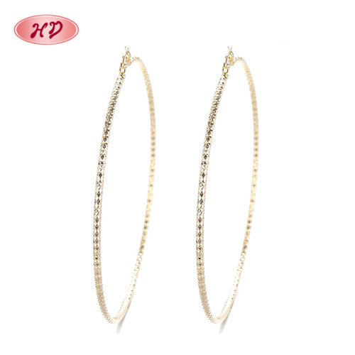 Venta al por mayor de joyas minimalistas y encantadoras CZ de alta calidad pendientes exquisitos de Hoop