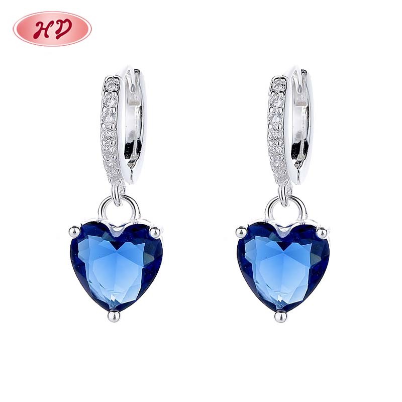 Encantador hada del corazón - pendientes de zircon en forma de corazón plateado S925