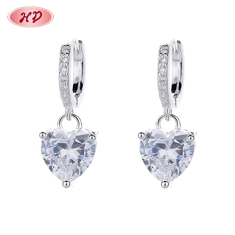 Encantador hada del corazón - pendientes de zircon en forma de corazón plateado S925