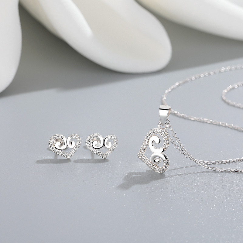 Pendientes clásicos de plata S925 con forma de gota de agua y circonitaa de corazón plateado S925