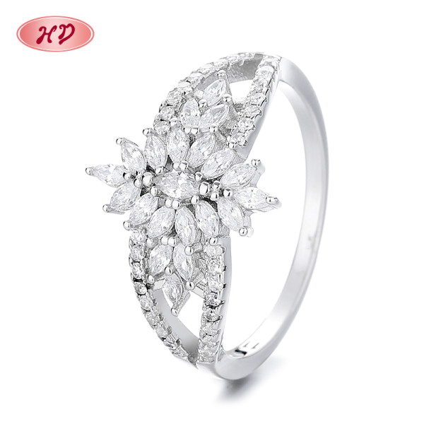 Anillo de plata S925 con circonita cúbica de primera calidad, ideal para colecciones elegantes de alta gama, anillo elegante