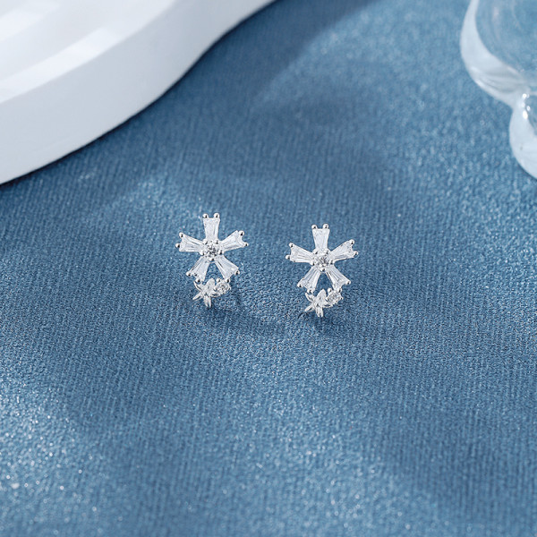 Pendientes de plata de ley 925 con forma de flor y circonita cúbica para joyería elegante al por mayor para mujer