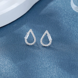 Pendientes de botón para mujer en plata de ley 925 con circonita cúbica brillante en forma de gota de agua