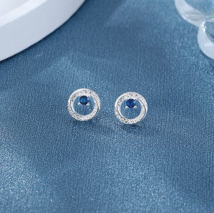 Pendientes de botón para mujer en plata de ley 925 con geometría circular y circonitas cúbicas