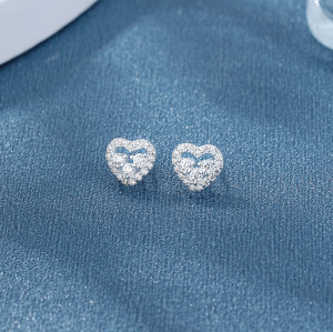 Venta al por mayor de pendientes de botón de plata de ley 925 para mujer con diseño de corazón blanco y circonita