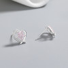 Venta al por mayor de pendientes de botón para mujer de plata de ley 925 con diseño de corazón y flor ahuecados en blanco y circonita