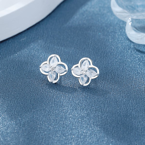 Pendientes de botón de plata de ley 925 con flores blancas y circonita cúbica para mujer al por mayor