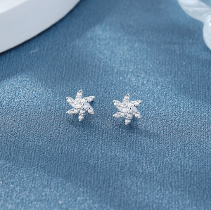 Pendientes clásicos de plata de ley 925 para mujer con circonita cúbica en forma de flor