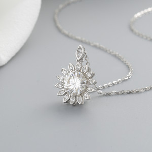 Venta al por mayor de collar de plata con circonita cúbica y concha para mujer, diseño dulce