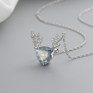 Collar de cadena grande de circonita cúbica azul con cuerno de ciervo en plata S925